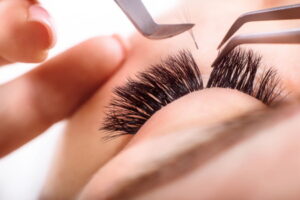 Eyelash extension allergic reaction claim