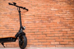 E-SCOOTER LEANING AGAINT WALL TO IMPLY ELECTRIC SCOOTER ACCIDENT CLAIMS