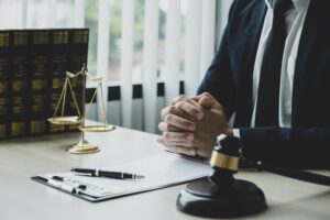 A solicitor who is na expert in forklift accident claims